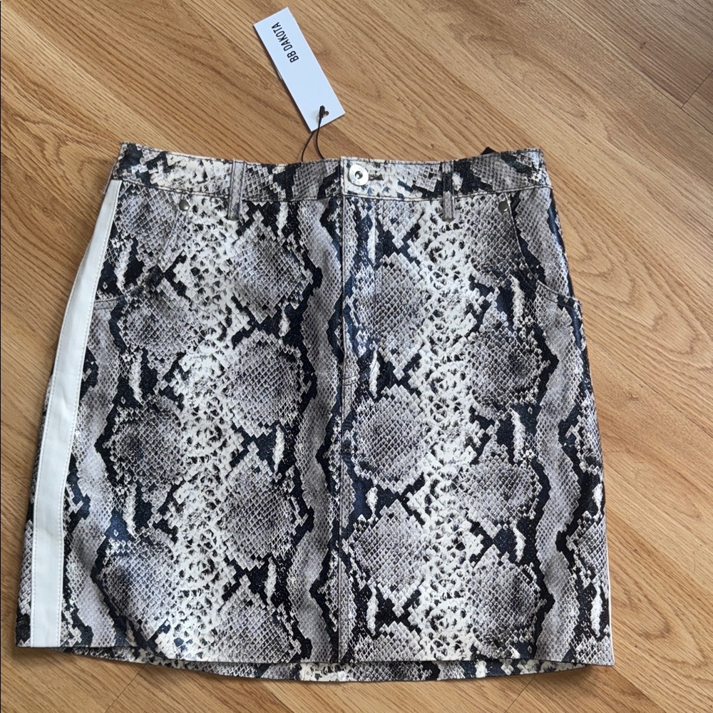NWT BB Dakota Python Snake animal Print Skirt - Black White Gray Size 2